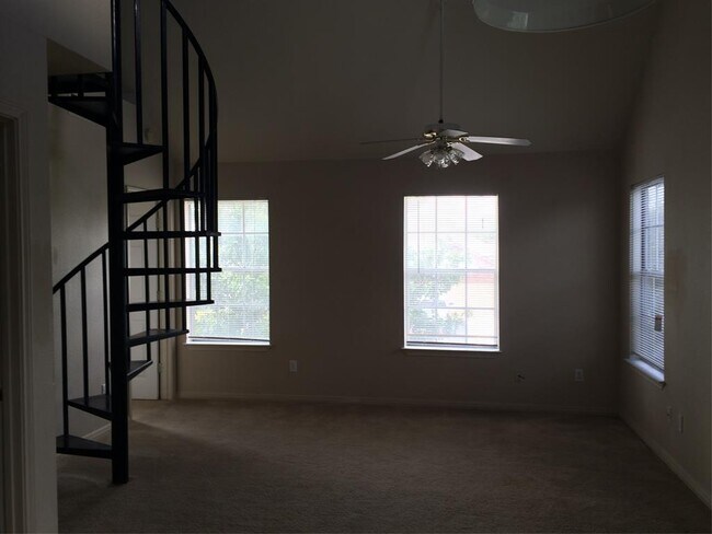 Foto del edificio - 3003 Whisper Oaks Ln