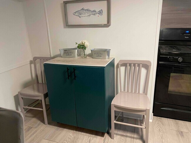 Building Photo - 423 Central Ave