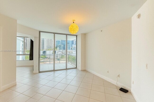 Foto del edificio - 350 S Miami Ave