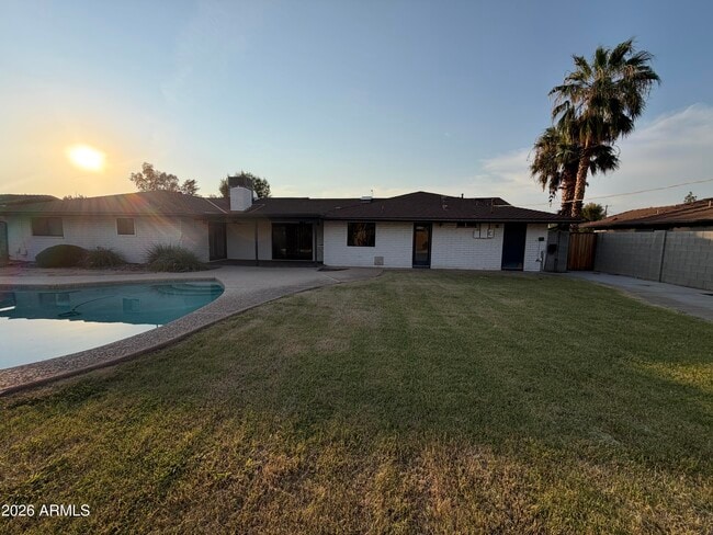 Building Photo - 3013 S Fairway Dr