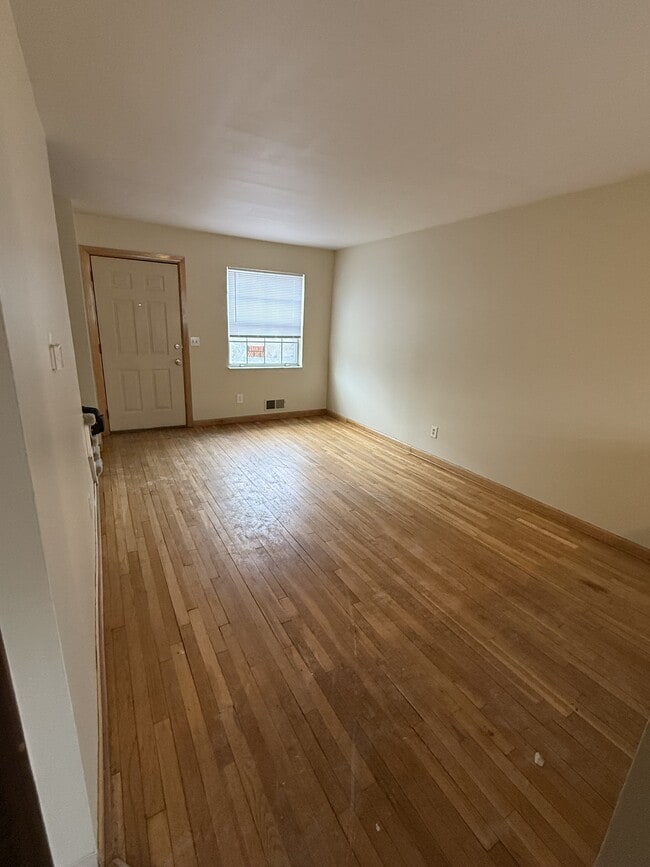 Foto del edificio - 5745 Pine Tree St S