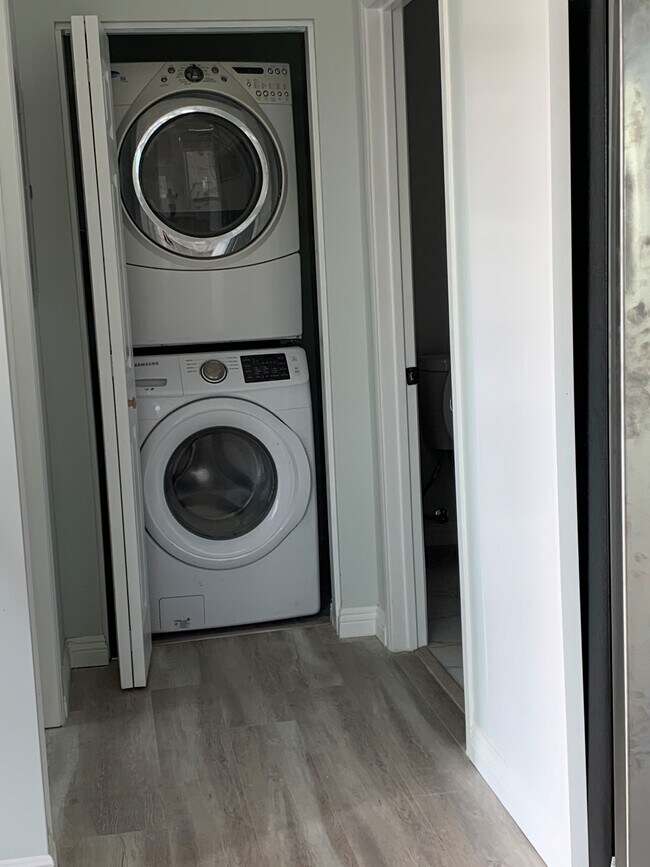 Foto del edificio - 8105 Brownstone St