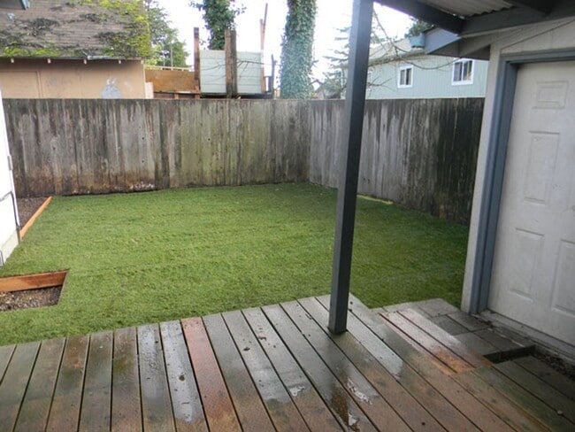 Building Photo - Comfy 4 Bedroom, 2 Bath Duplex!