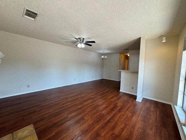 Foto del edificio - 8700 Clearbrook Trail