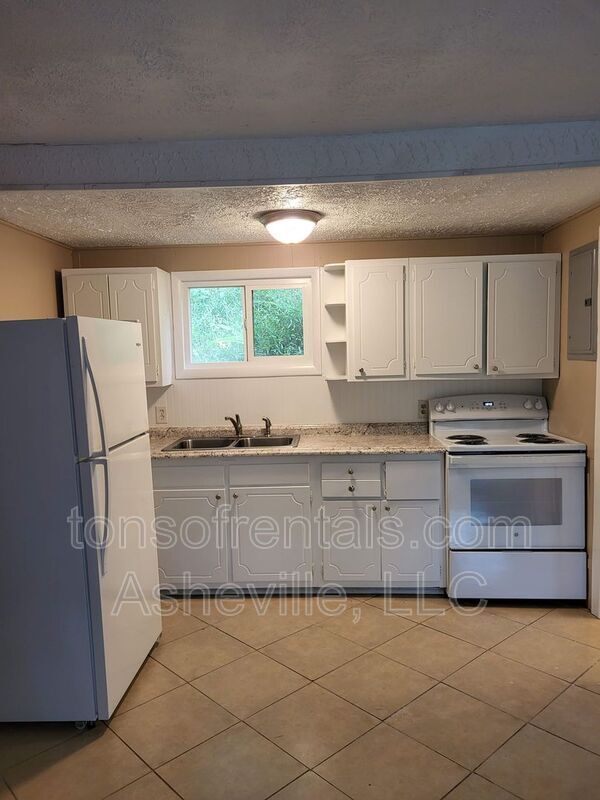 506 W Allen St Unit 8, Hendersonville, NC 28739 Condo for Rent in