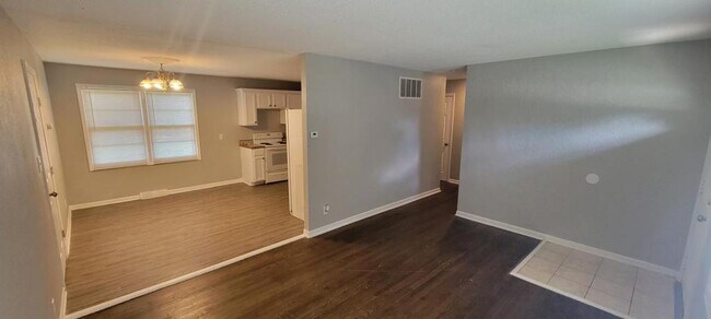 Foto del edificio - 8400 E 110th St