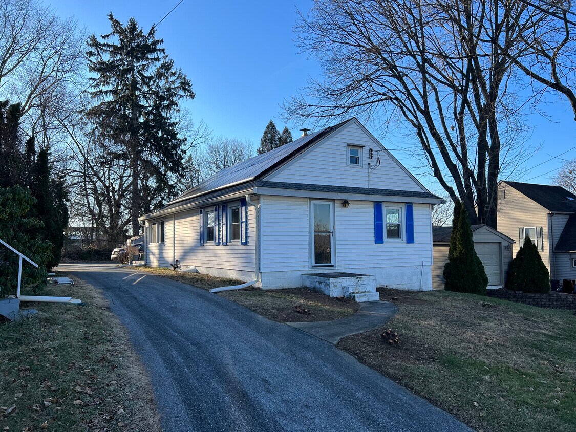 Front of house with solar power - 210 Namar Ave