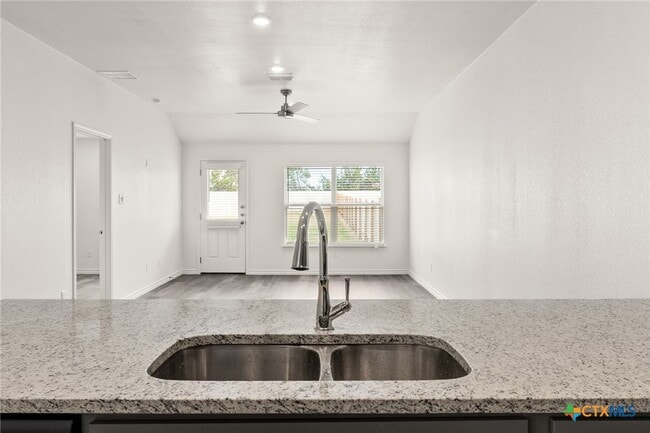 Building Photo - 1106 Lindsey Dr