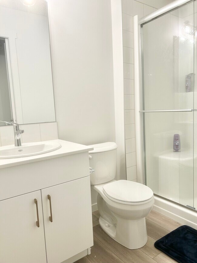 Photo du bâtiment - 592 Kinglet Blvd NW