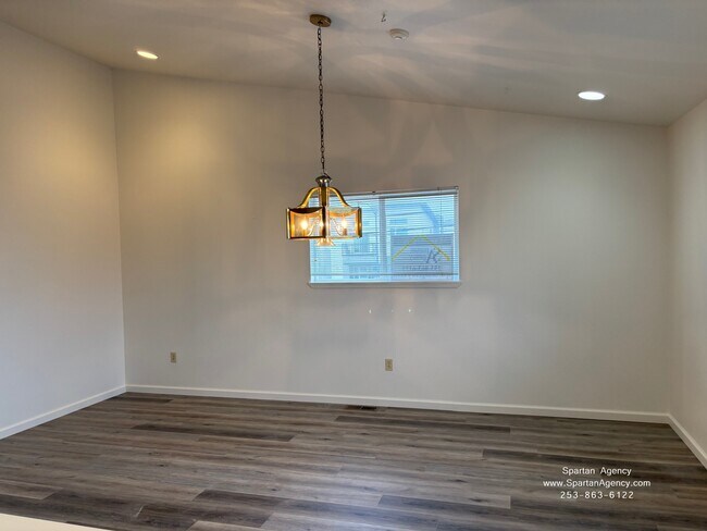 Foto del edificio - 15310 Main St E