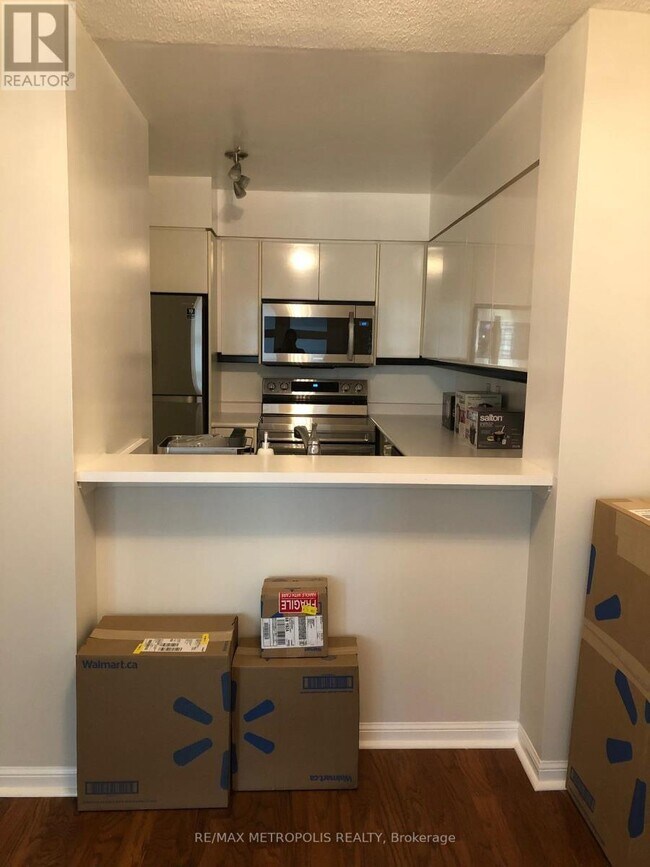 Building Photo - 7 Carlton St.