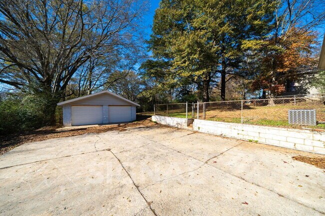 Building Photo - 912 2nd Ave