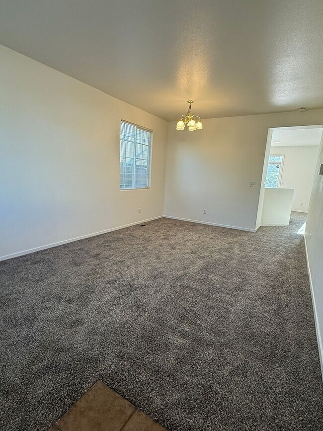 Building Photo - 2130 Sapphire Ridge Way