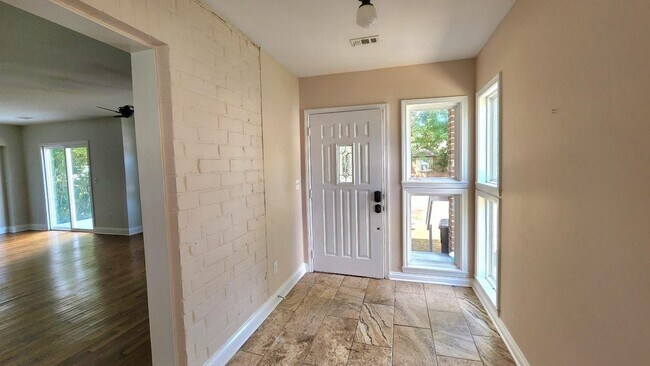 Foto del edificio - 206 Berry Rd