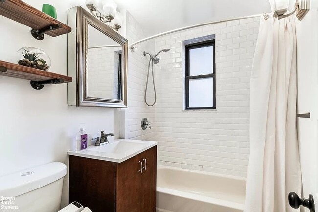 Building Photo - 525 W 235th St