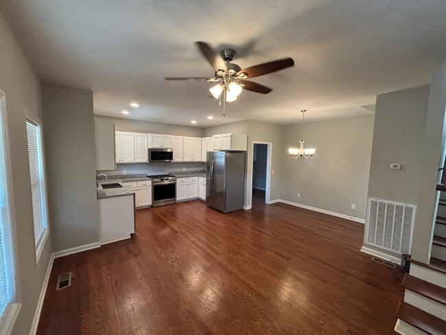 Building Photo - 215 Cherokee Dr