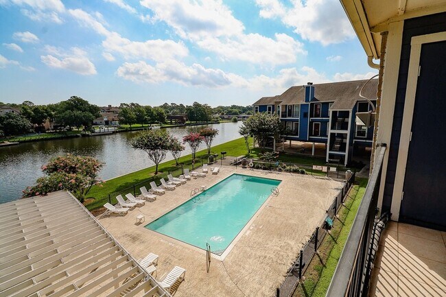 Building Photo - 18511 Egret Bay Blvd