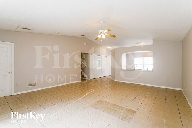 Foto del edificio - 7831 Country Chase Ave