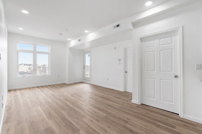 Foto del edificio - 4512 Lancaster Ave