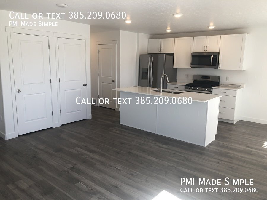 Primary Photo - 1040 W Broadleaf Dr