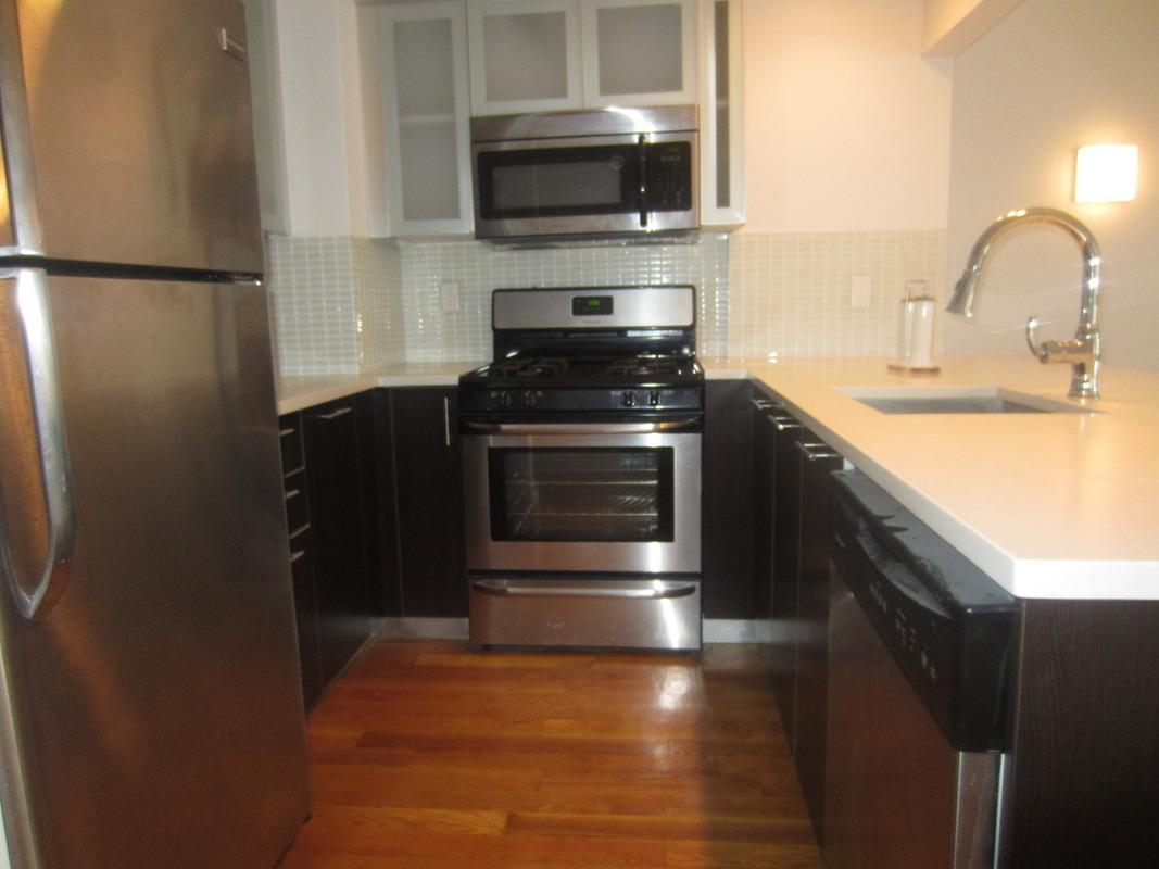 Cocina - 2201 Caton Ave