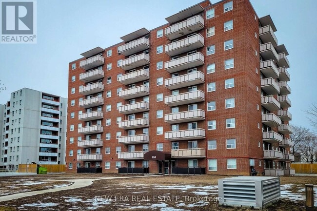 Building Photo - 851-851 Queenston Rd