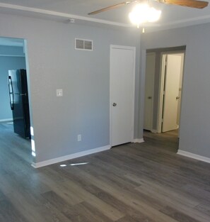 Foto del edificio - Fully rehabbed duplex with 3 bedrooms and 2 baths in Sugar Creek, MO