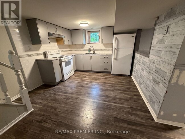 Building Photo - 404 Rustic Rd