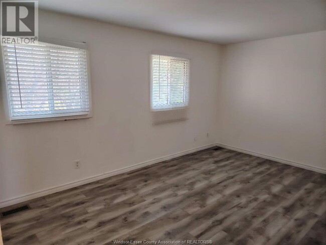 Building Photo - 7849 Hawthorne Dr