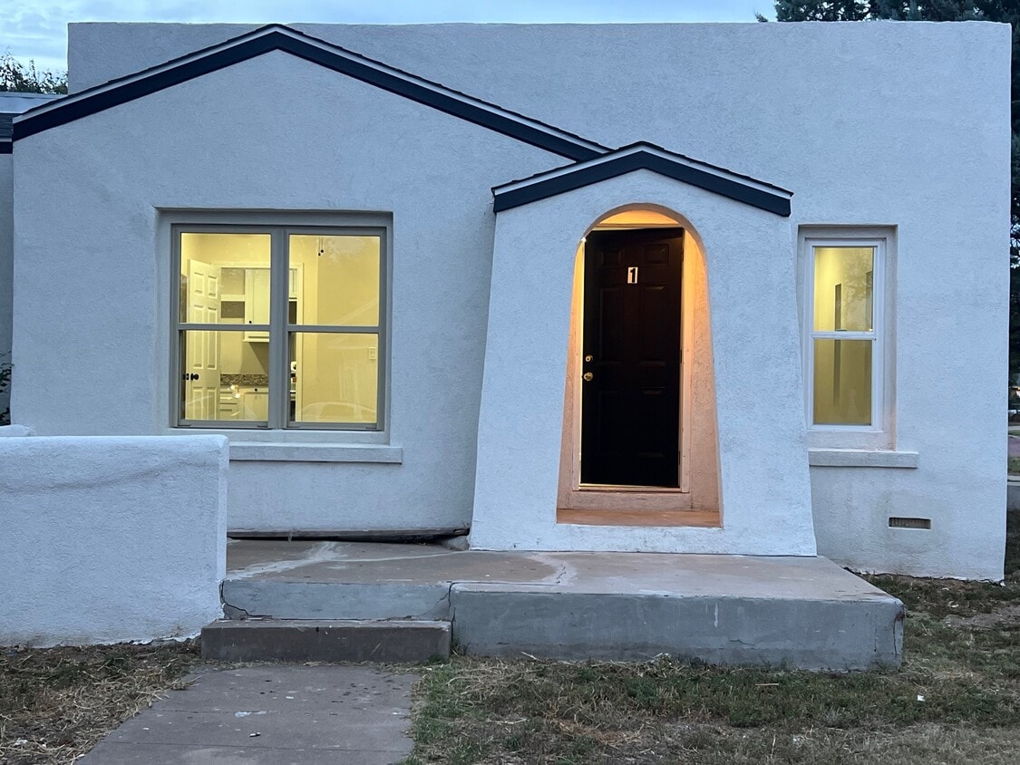 Front Door View - 1511 S Ong St