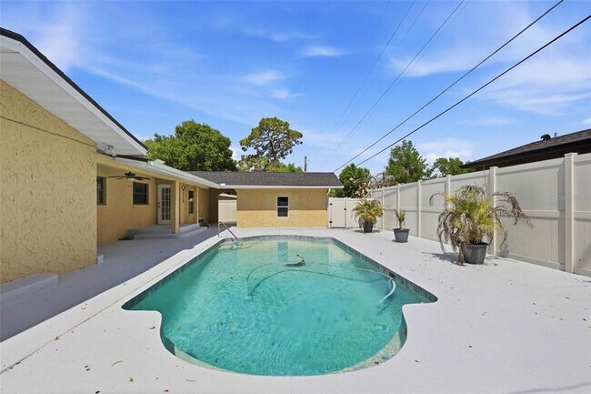 Foto del edificio - 3707 Pelican Ln