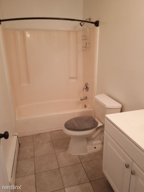 Building Photo - 3 br, 1.5 bath Townhome - 19 Arch St