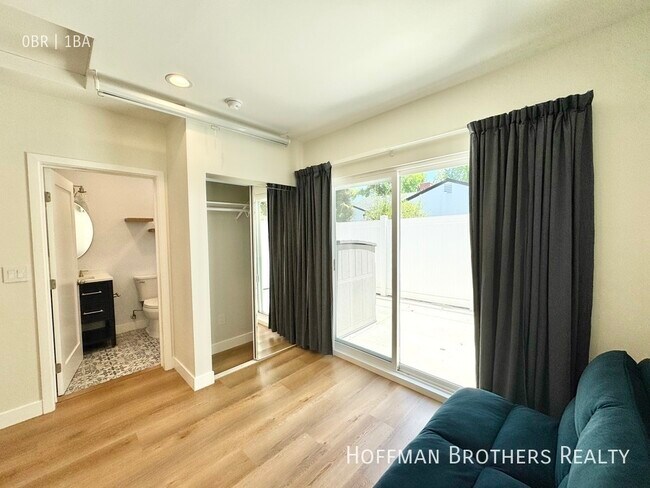 Building Photo - 5256 Beeman Ave