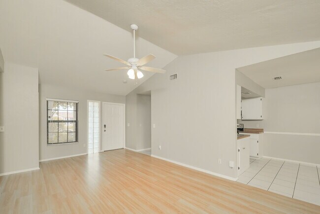 Foto del edificio - 817 SW 9th Ave