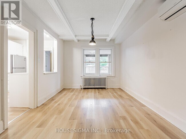 Building Photo - 110 Duplex Ave
