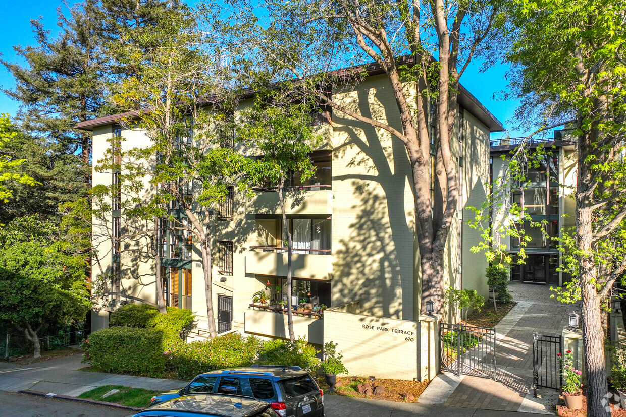 Primario - Rose Park Terrace Condominium