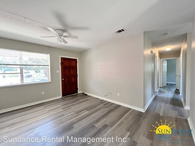 Building Photo - 3 br, 1 bath House - 211 Coral Drive