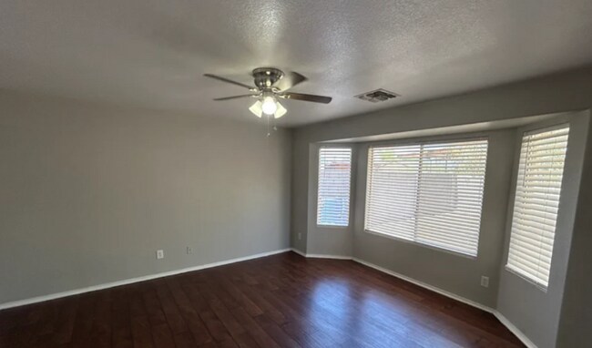 Foto del edificio - 8341 W Surrey Ave