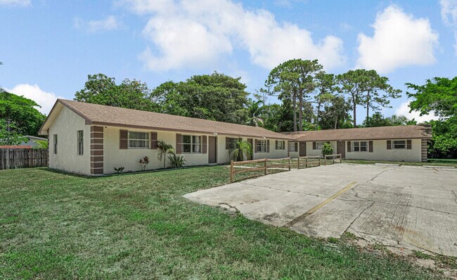 Building Photo - 732 Neil Rd