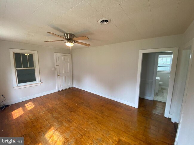 Building Photo - 309 3rd St