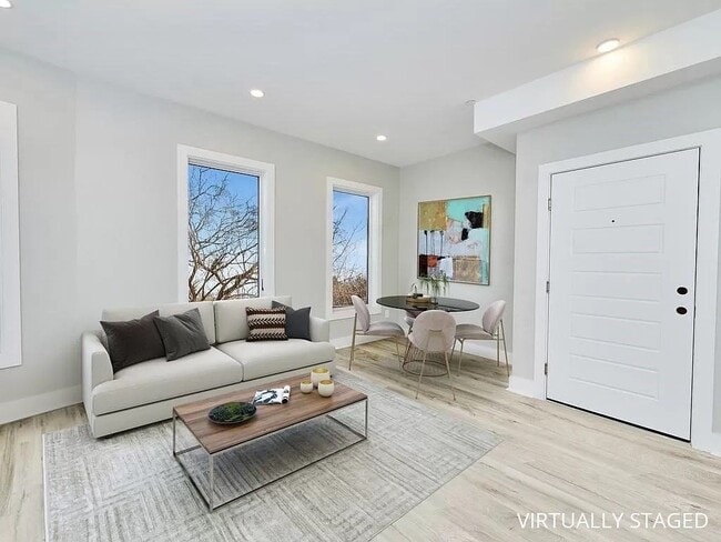 Building Photo - 231 Maverick St