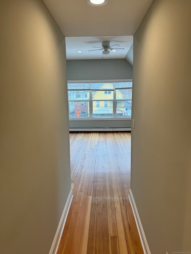 Foto del edificio - 217 Park Rd
