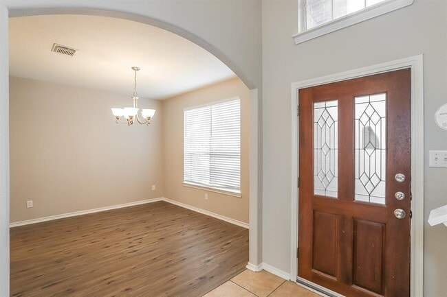 Building Photo - 4939 Forest Hurst Dr