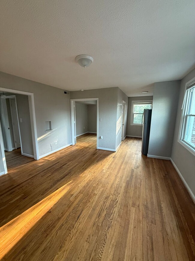 Foto del edificio - 451 Burbank St SE