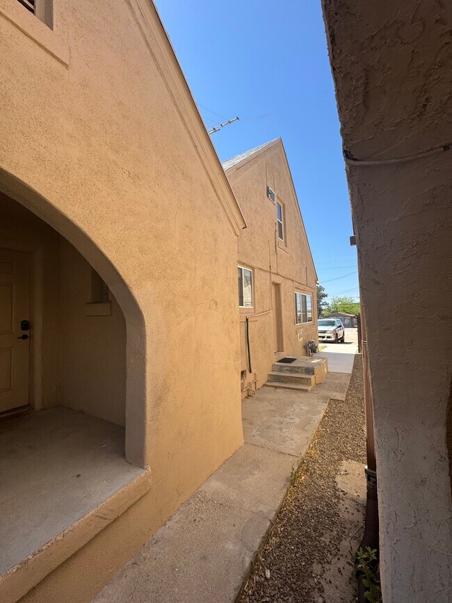 Foto del edificio - 916 E 6th St