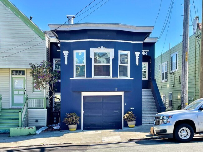 Building Photo - Bernal Heights 3BD/2BA Condo!  Parking!  L...