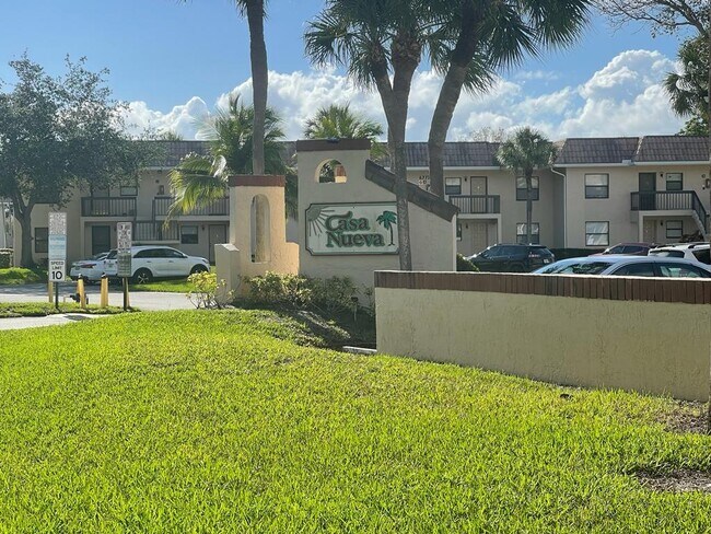 Foto del edificio - 6844 Palmetto Cir S