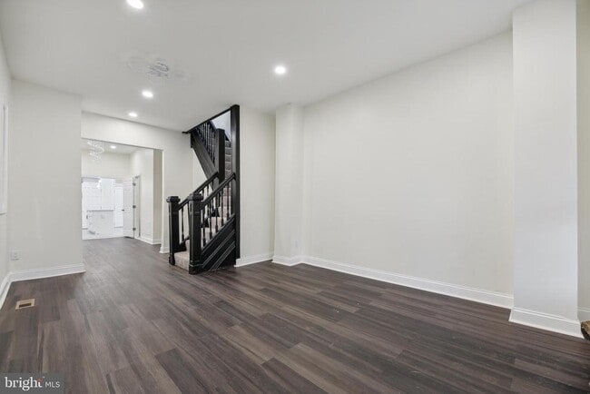 Building Photo - 3041 Belmont Ave