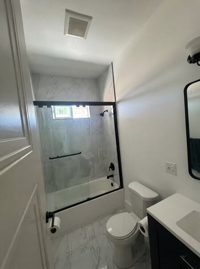 Foto del edificio - 17499 Sequoia St