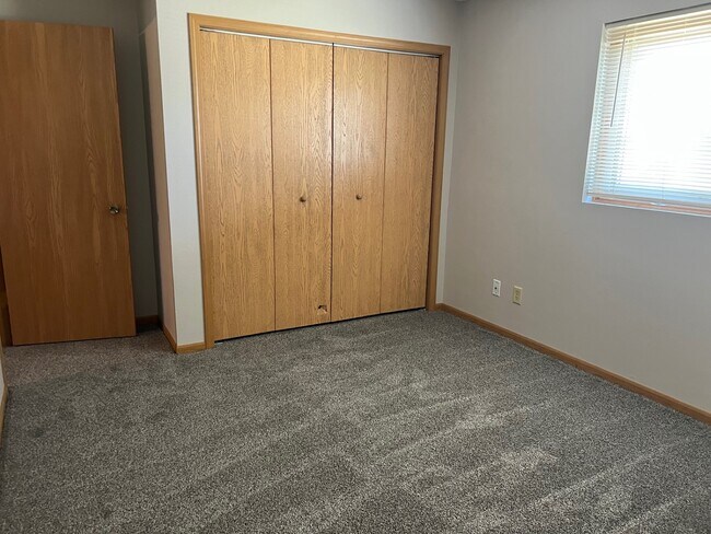 Building Photo - 2880 Eastbrook Dr
